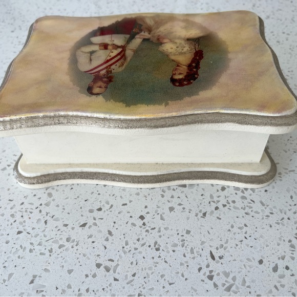 Jewelry box . - Picture 3 of 10